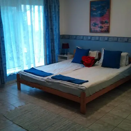 Lägenhet Rozsa Apartman