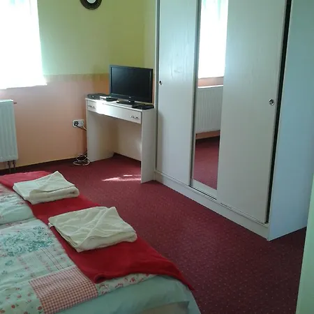 Rozsa Apartman Lägenhet *