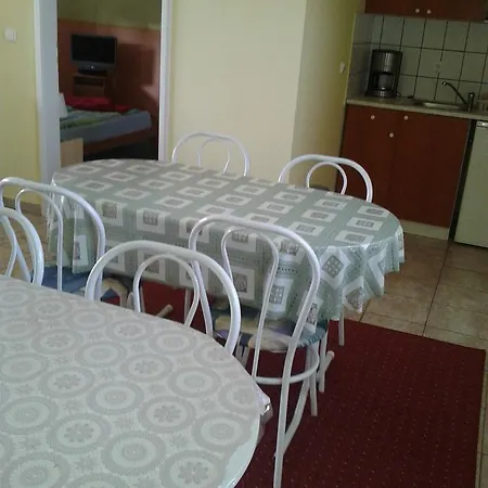 Lägenhet Rozsa Apartman Bük
