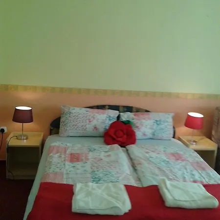 Rozsa Apartman Lägenhet